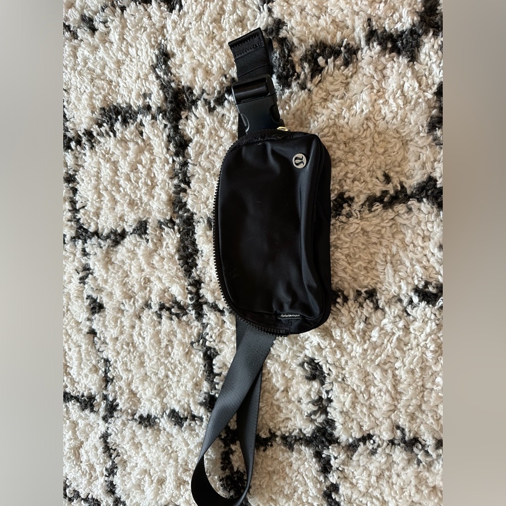 Lululemon belt bag